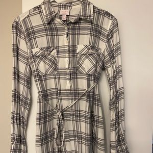 Isabel Maternity Button up shirt size medium